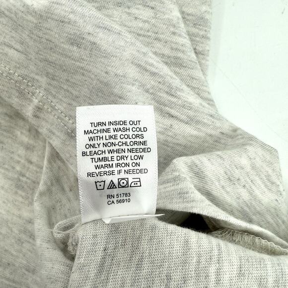 Maurices Shirt Womens 0X Short Sleeve Gray “Love Is In The Air” Graphic-T New! - Picture 8 of 8